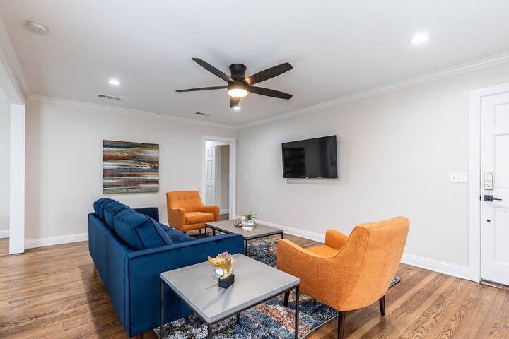 Calmont Urban Farmhouse: 4-Bedroom Stylish Stay gallery image 4