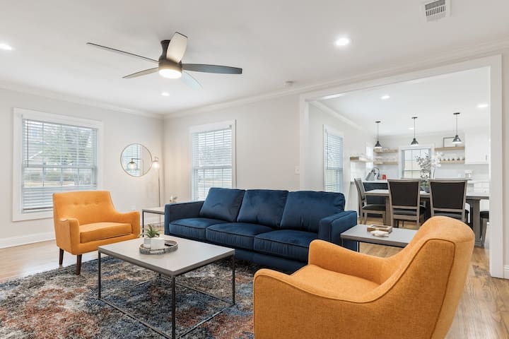 Calmont Urban Farmhouse: 4-Bedroom Stylish Stay