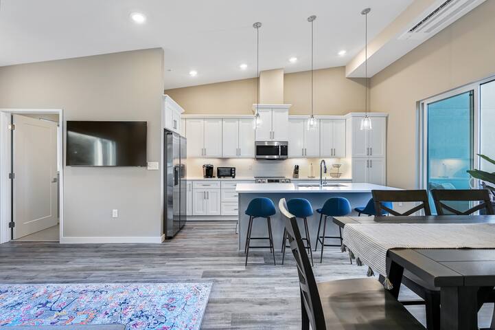 Three King Bedrooms, Terrace, and Private Elevator gallery image 3