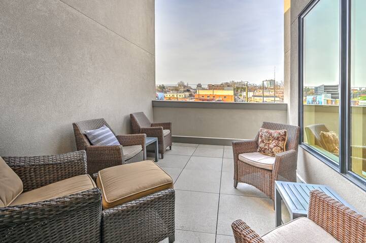 Three King Bedrooms, Terrace, and Private Elevator gallery image 4