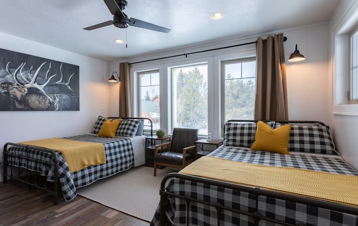 Fer à repasser Moose ~ Chambre n °2 au niveau principal avec 2 lits complets et télévision connectée
