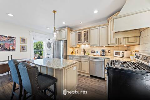 Historic Simmons Estate - Sleeps 22 - Near Ark