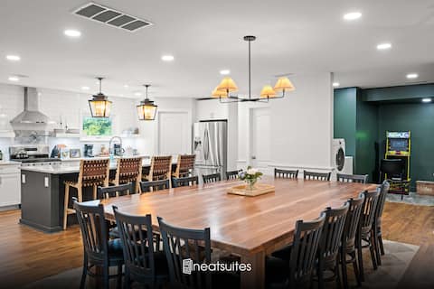 Gather Together - Charming Home for 20 Near Ark!