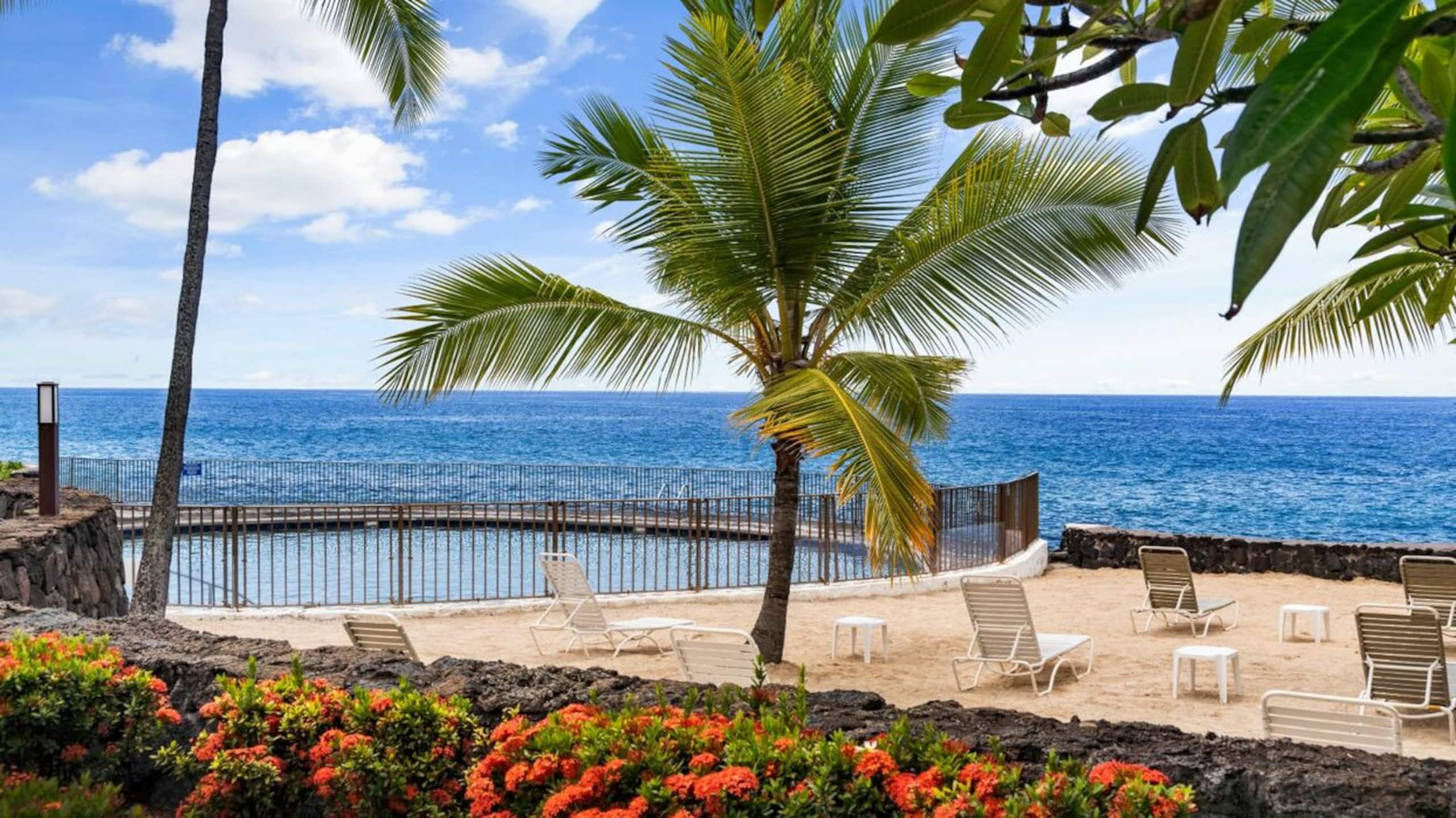 Condo in Kailua-Kona · ★4.6 · 2 bedrooms · 2 beds · 2 baths - Image 1