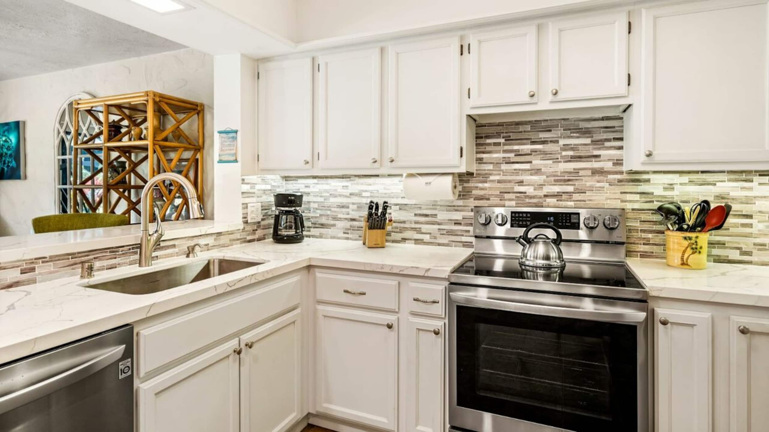 Condo in Kailua-Kona · ★4.6 · 2 bedrooms · 2 beds · 2 baths - Image 14