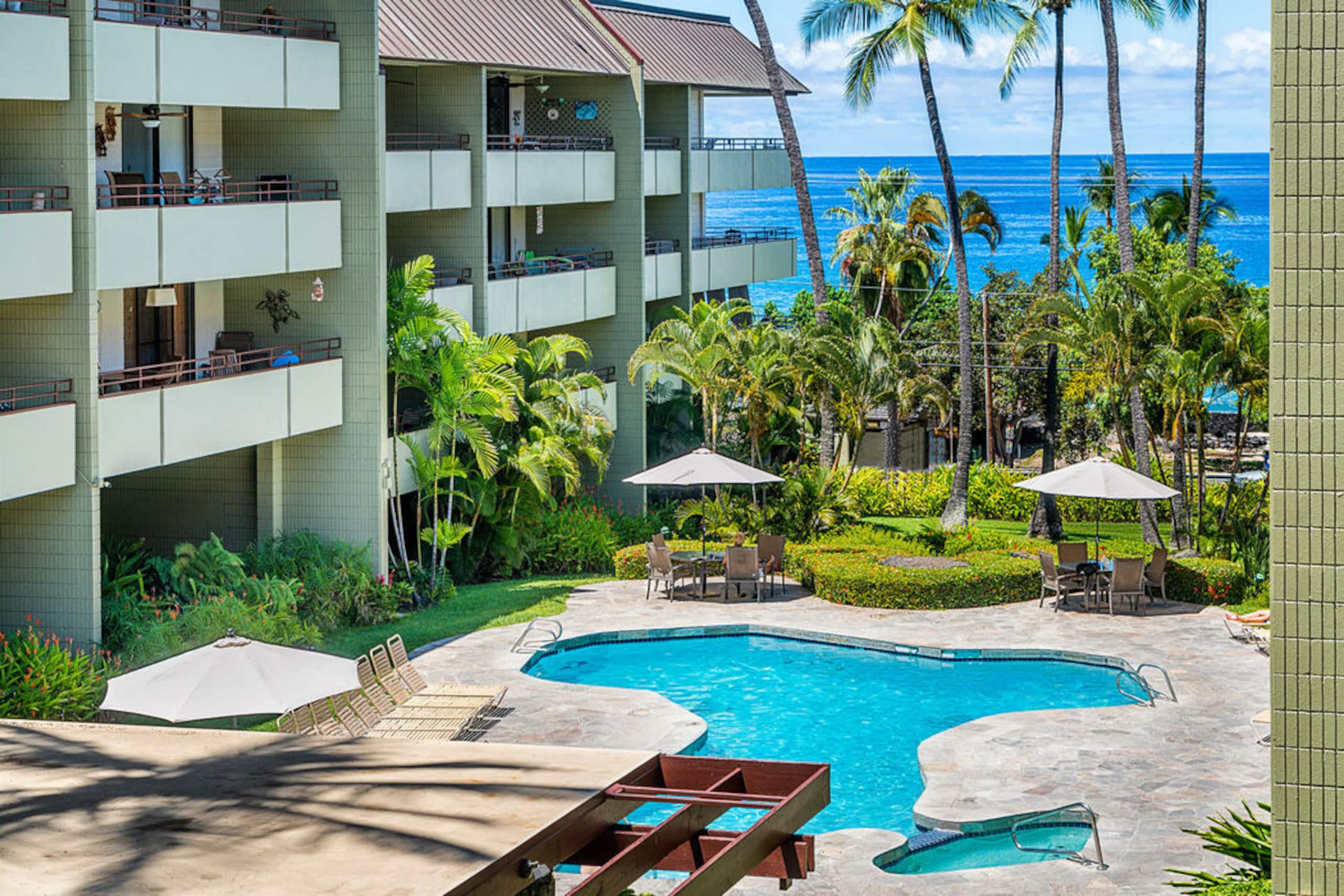 Condo in Kailua-Kona · ★4.62 · 2 bedrooms · 3 beds · 2 baths - Image 20