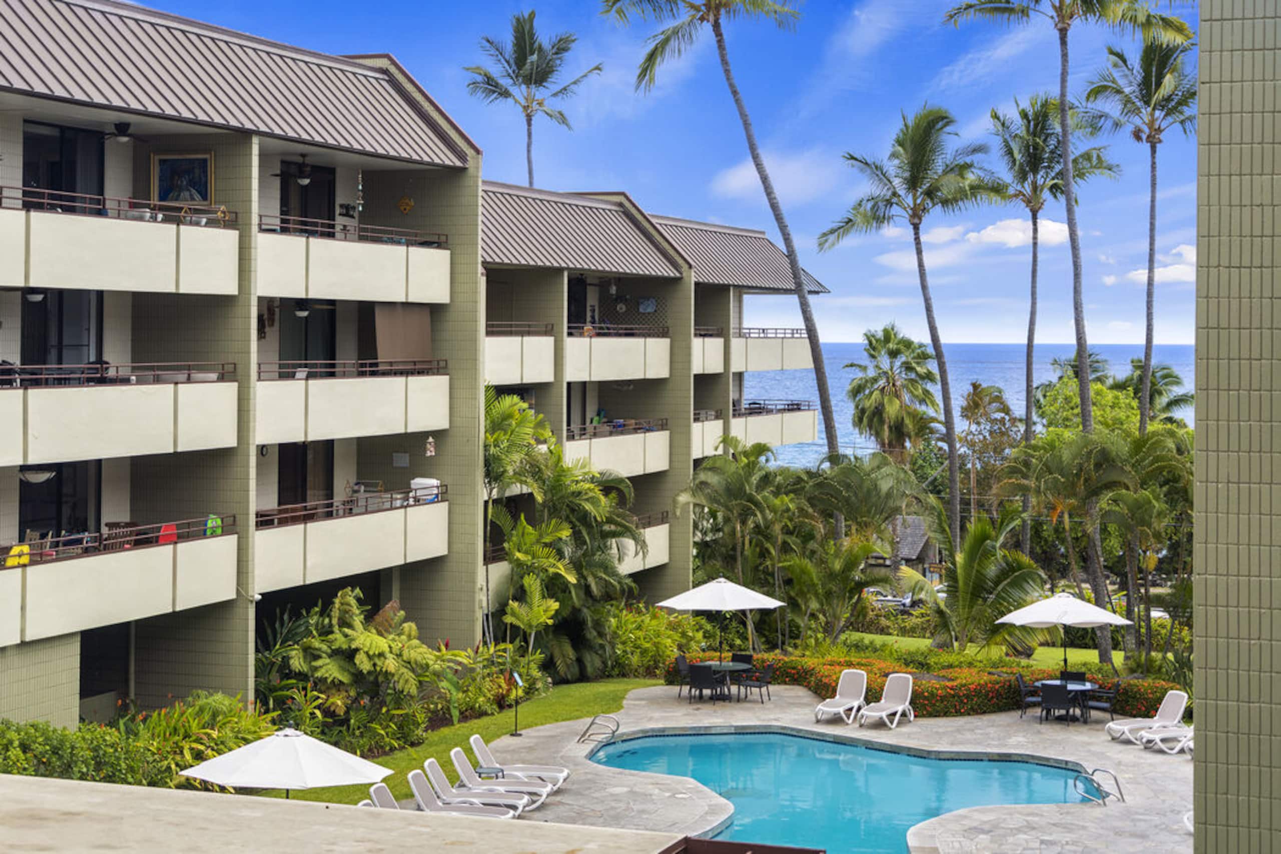 Condo in Kailua-Kona · ★4.62 · 2 bedrooms · 3 beds · 2 baths - Image 19