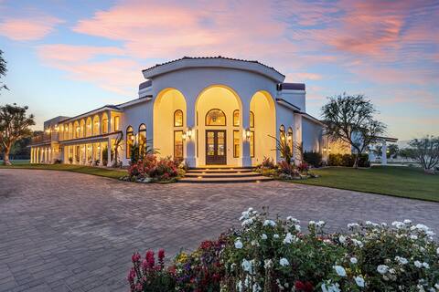 Drop-dead gorgeous villa-all amenities-13 bedrooms