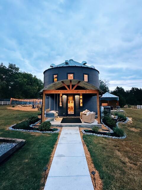 Unique Silo -Peaceful Country Setting with Mountain Views