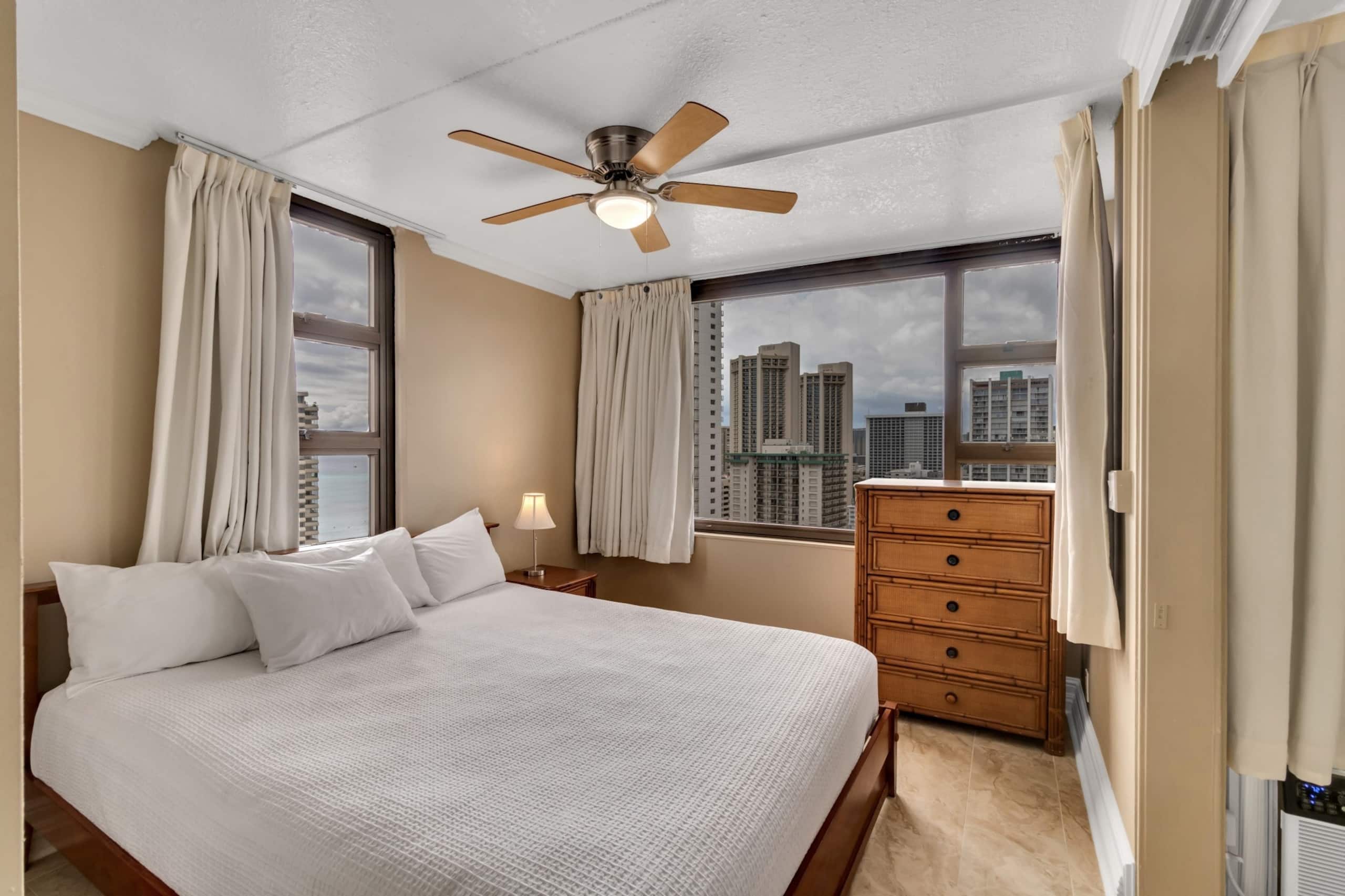 Condo in Honolulu · ★4.0 · 1 bedroom · 2 beds · 1 private bath - Image 12