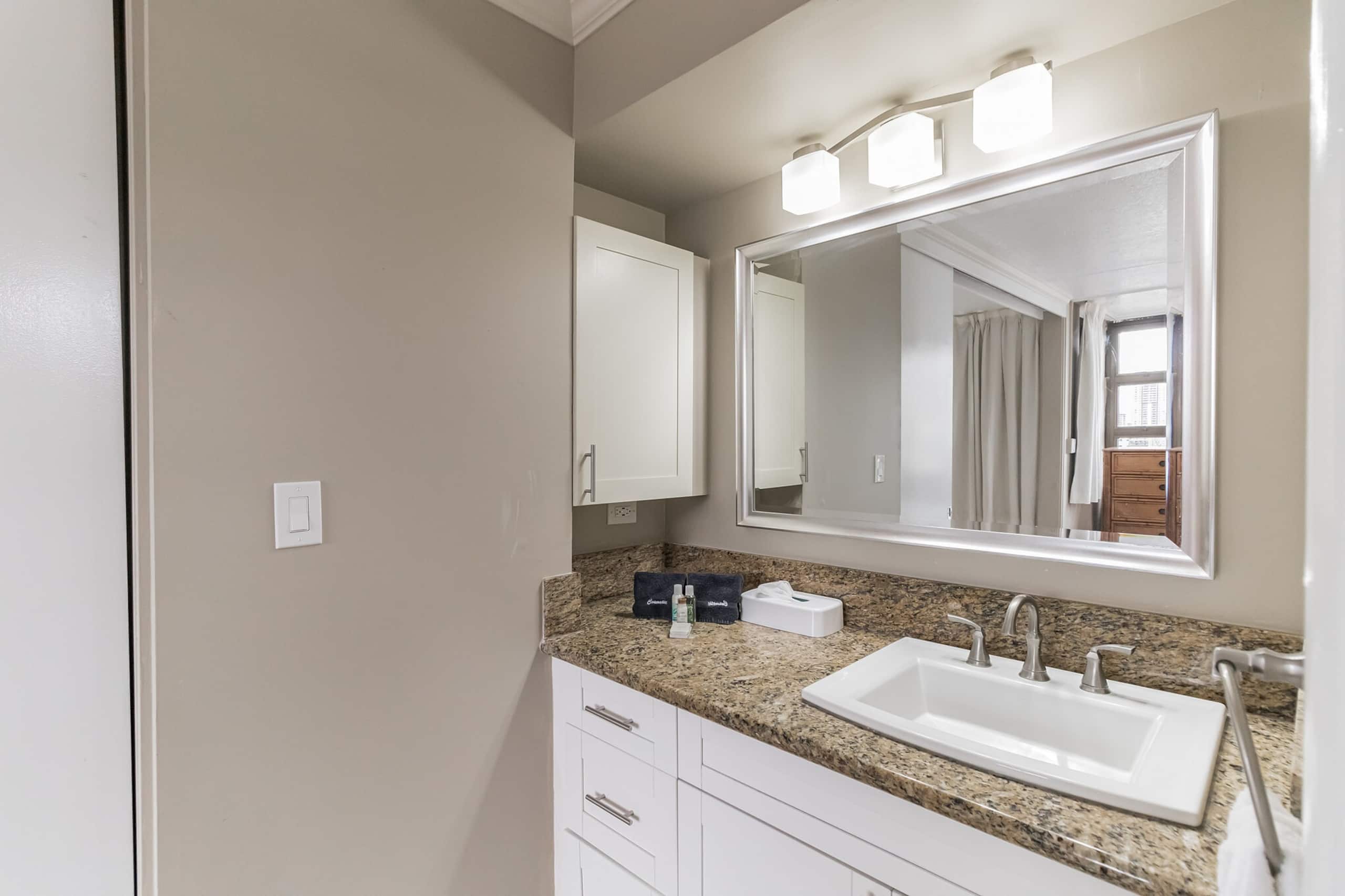 Condo in Honolulu · ★4.0 · 1 bedroom · 2 beds · 1 private bath - Image 20
