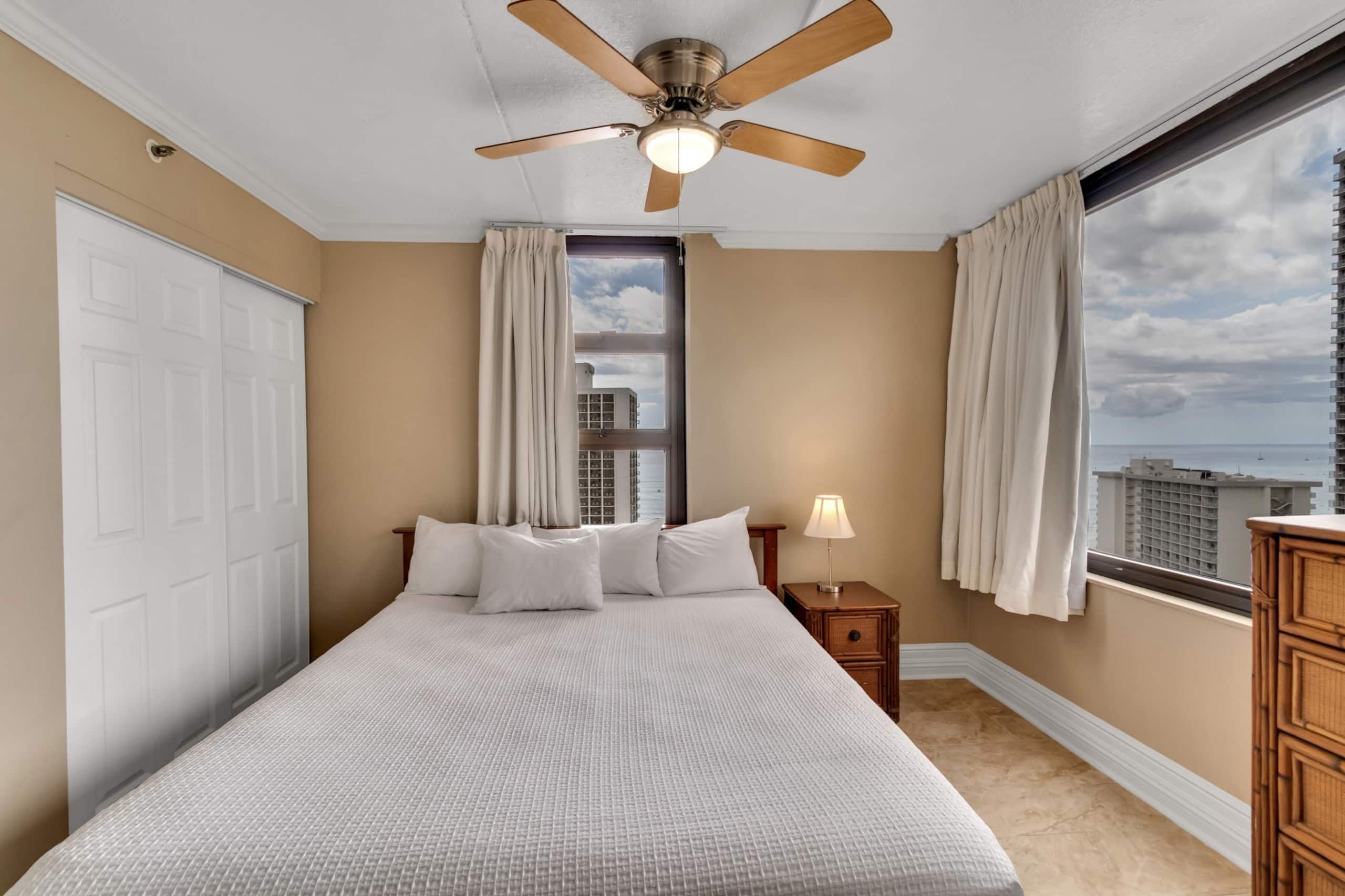 Condo in Honolulu · ★4.0 · 1 bedroom · 2 beds · 1 private bath - Image 17