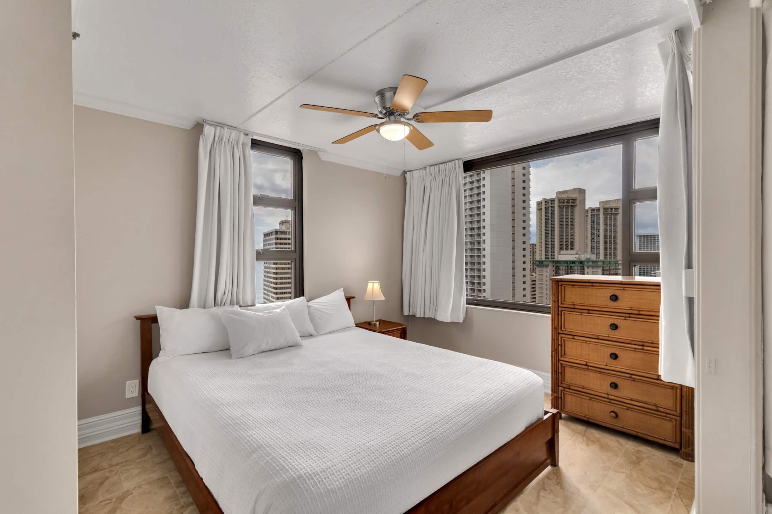 Condo in Honolulu · ★4.0 · 1 bedroom · 2 beds · 1 private bath - Image 1