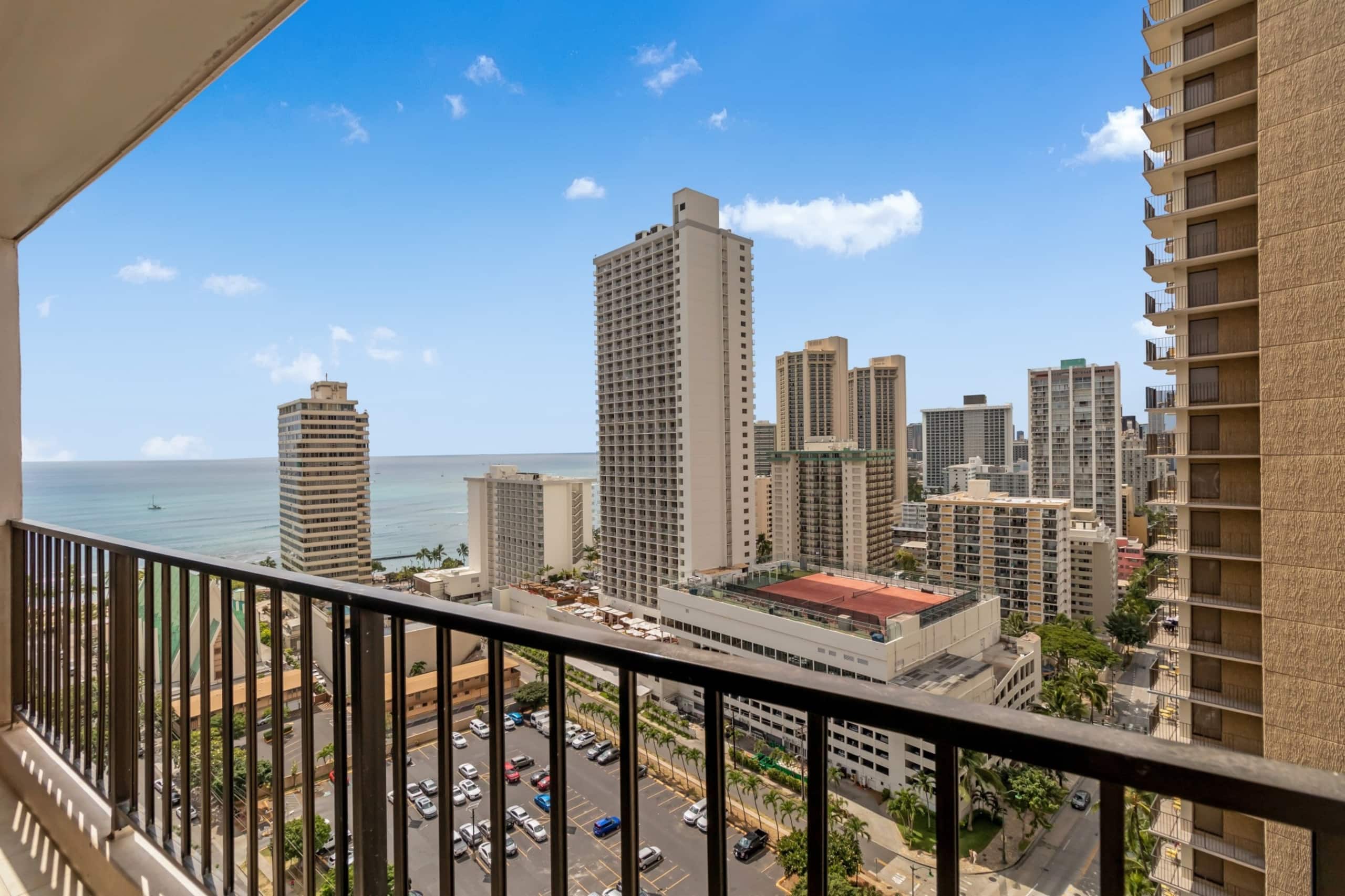 Condo in Honolulu · ★4.0 · 1 bedroom · 2 beds · 1 private bath - Image 23