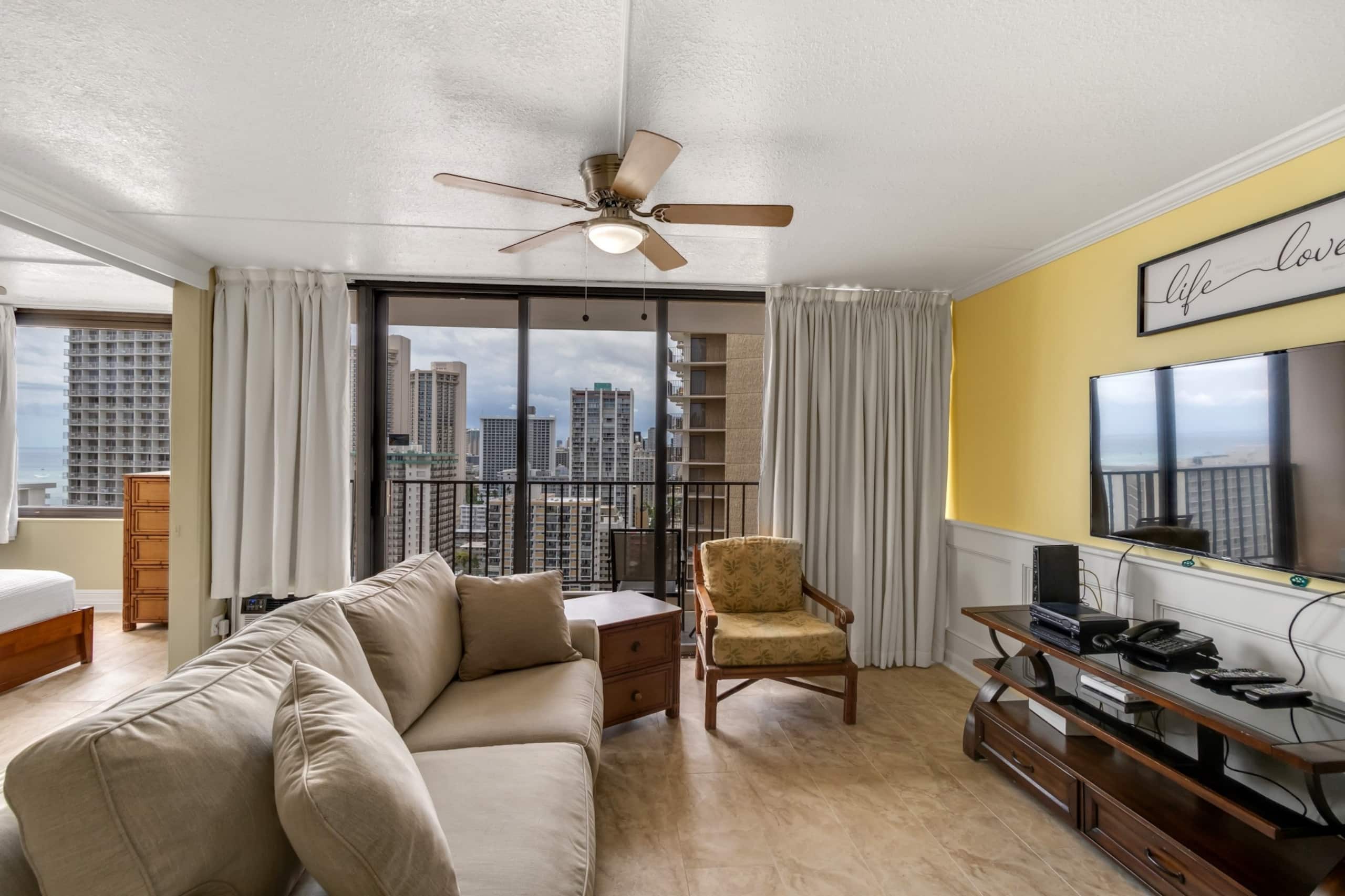 Condo in Honolulu · ★4.0 · 1 bedroom · 2 beds · 1 private bath - Image 2