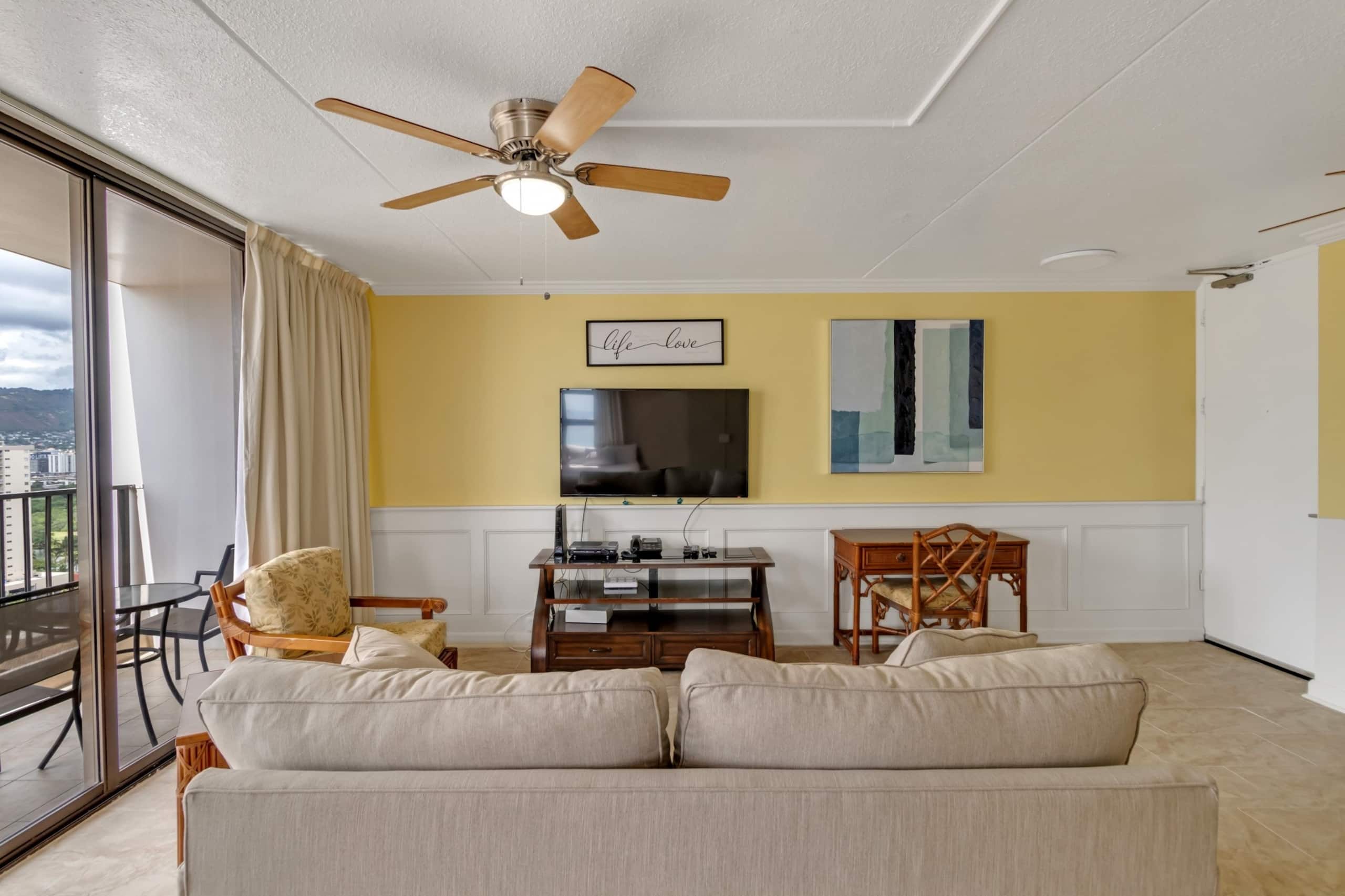 Condo in Honolulu · ★4.0 · 1 bedroom · 2 beds · 1 private bath - Image 7