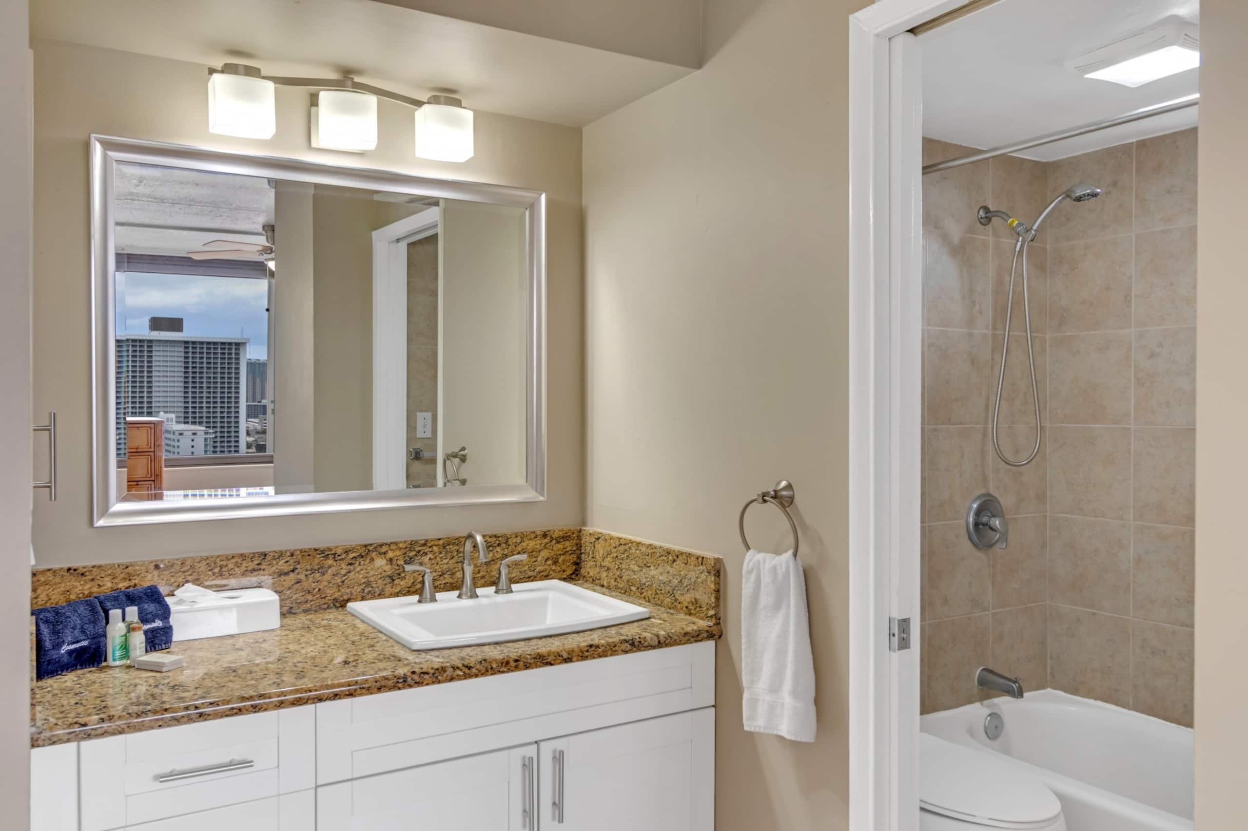 Condo in Honolulu · ★4.0 · 1 bedroom · 2 beds · 1 private bath - Image 3