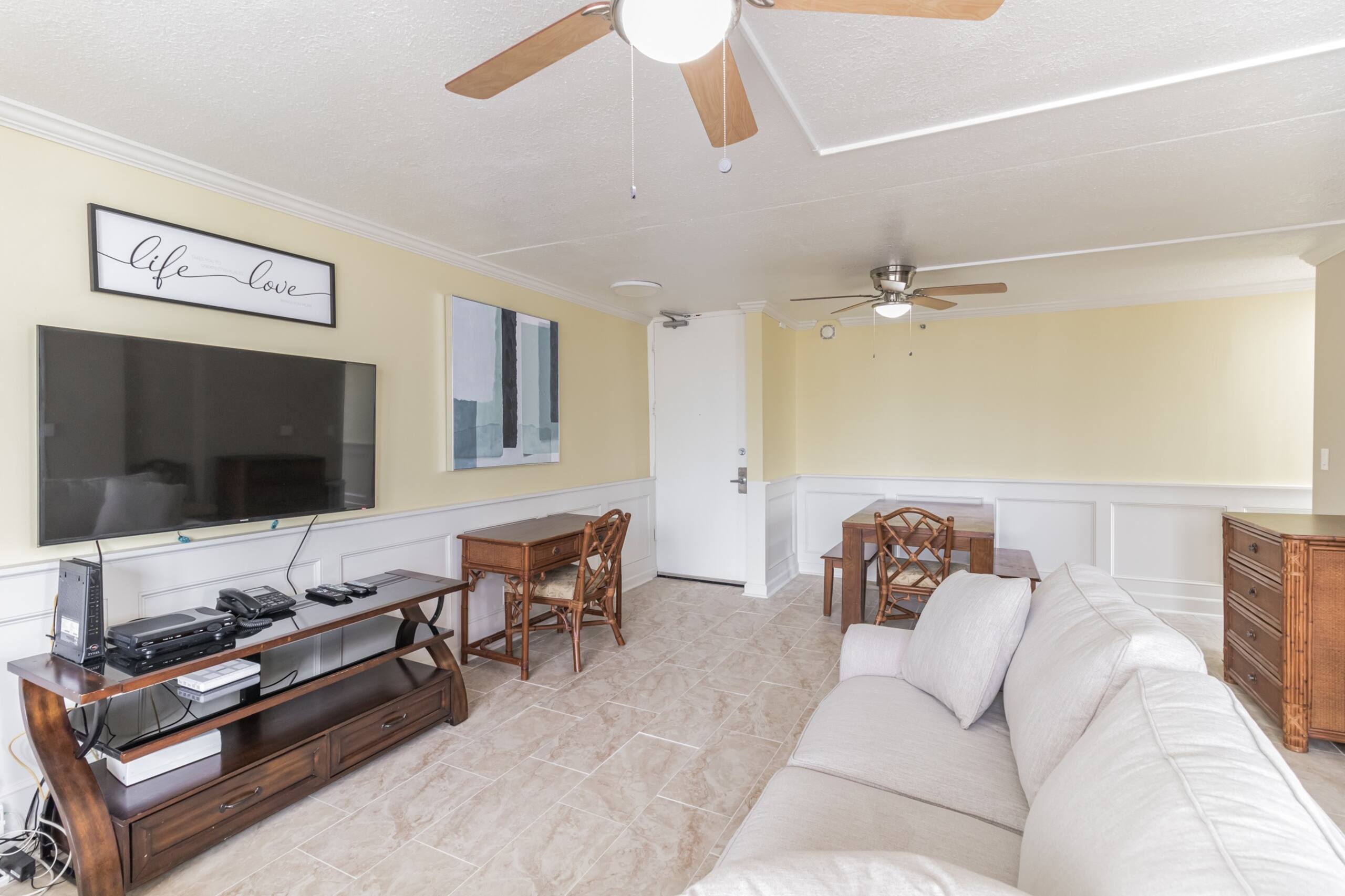 Condo in Honolulu · ★4.0 · 1 bedroom · 2 beds · 1 private bath - Image 9