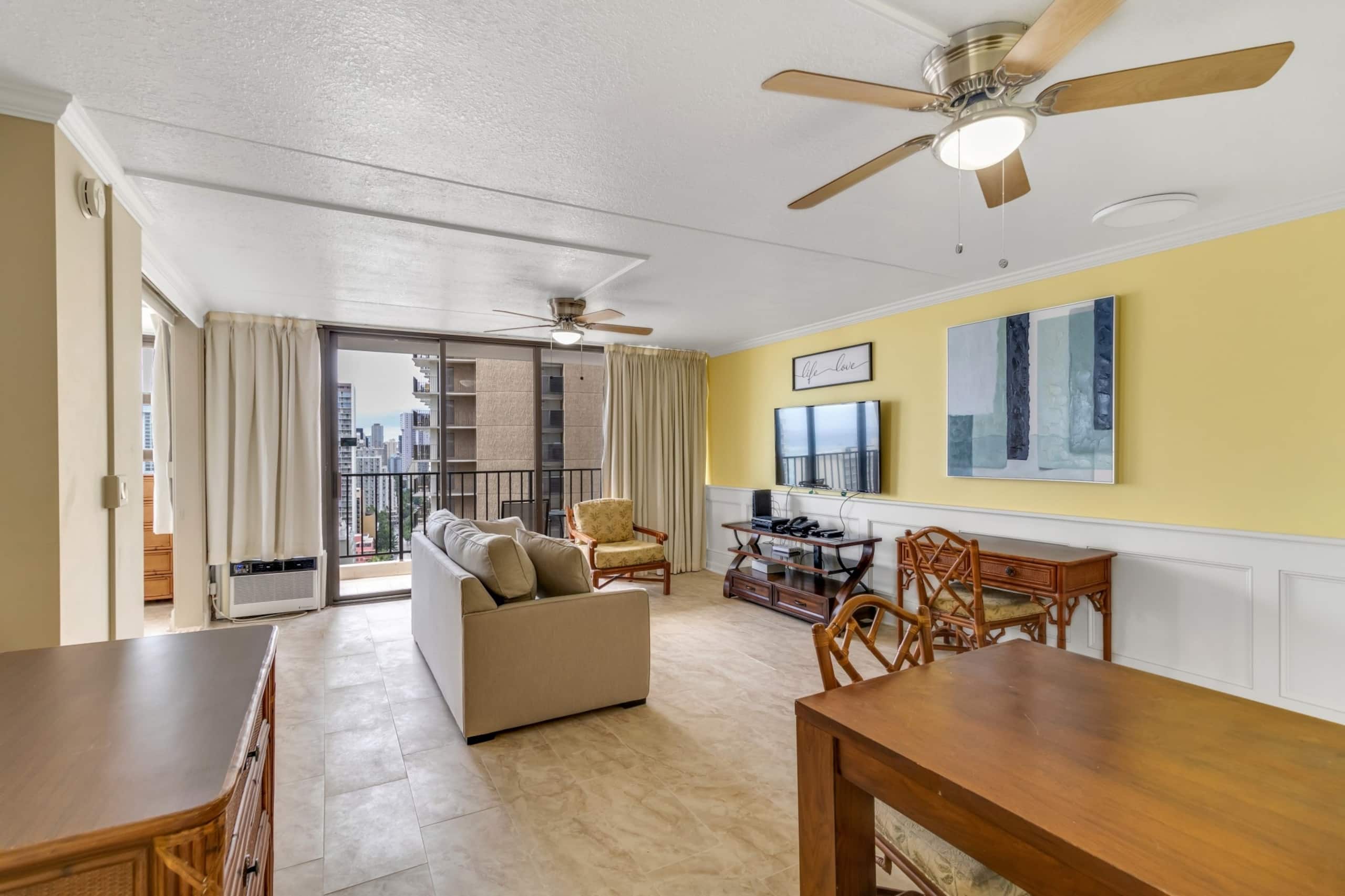 Condo in Honolulu · ★4.0 · 1 bedroom · 2 beds · 1 private bath - Image 6