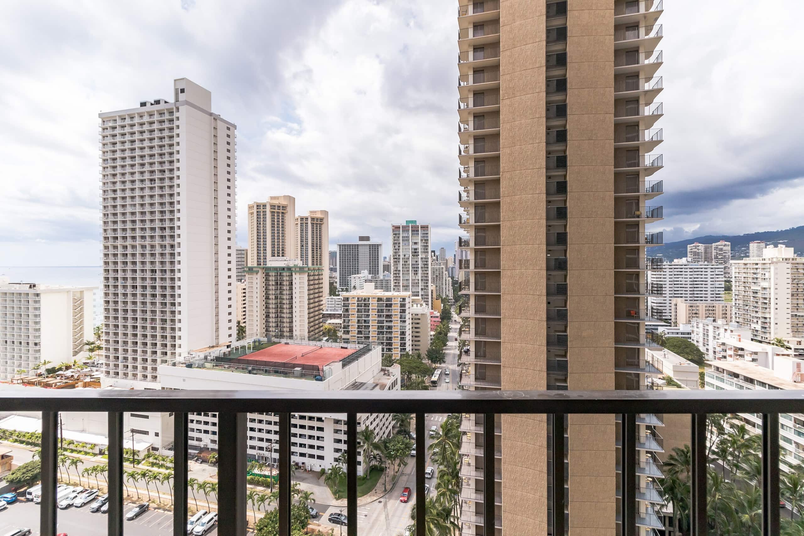 Condo in Honolulu · ★4.0 · 1 bedroom · 2 beds · 1 private bath - Image 27
