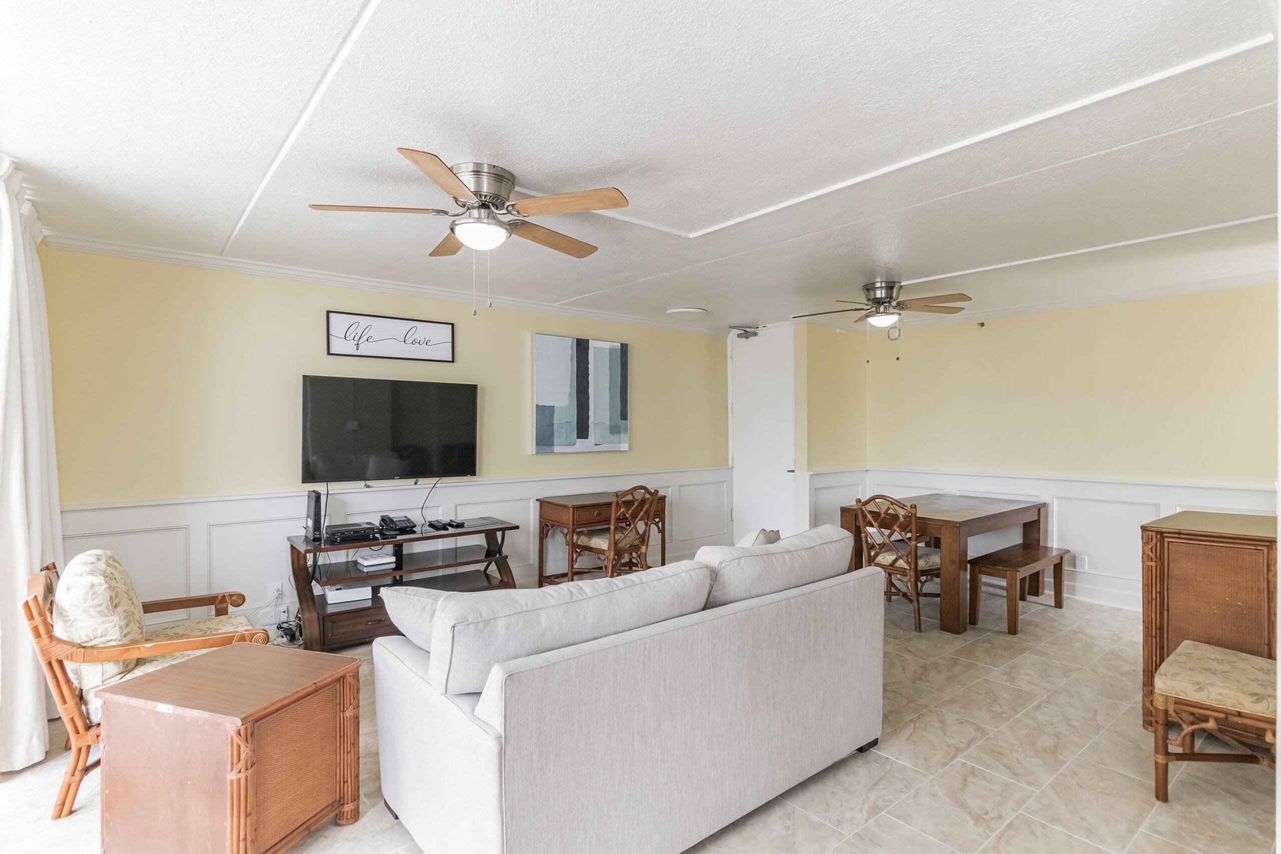 Condo in Honolulu · ★4.0 · 1 bedroom · 2 beds · 1 private bath - Image 10
