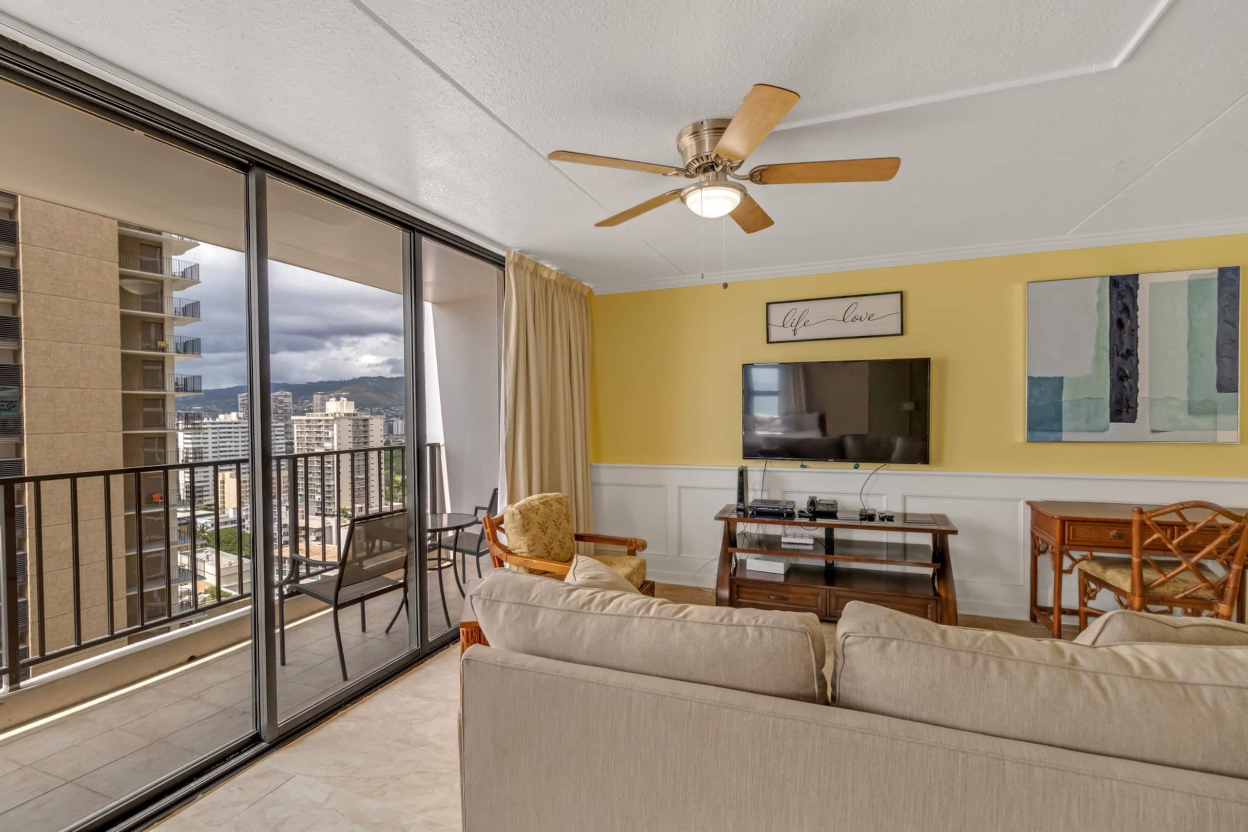Condo in Honolulu · ★4.0 · 1 bedroom · 2 beds · 1 private bath - Image 11