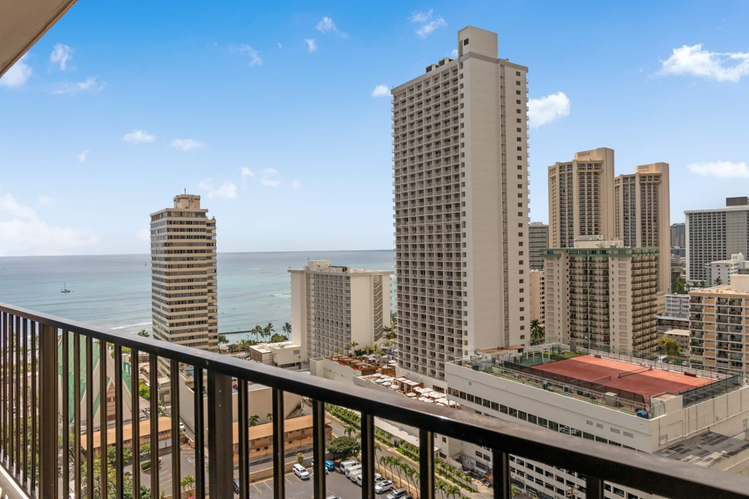 Condo in Honolulu · ★4.0 · 1 bedroom · 2 beds · 1 private bath - Image 25