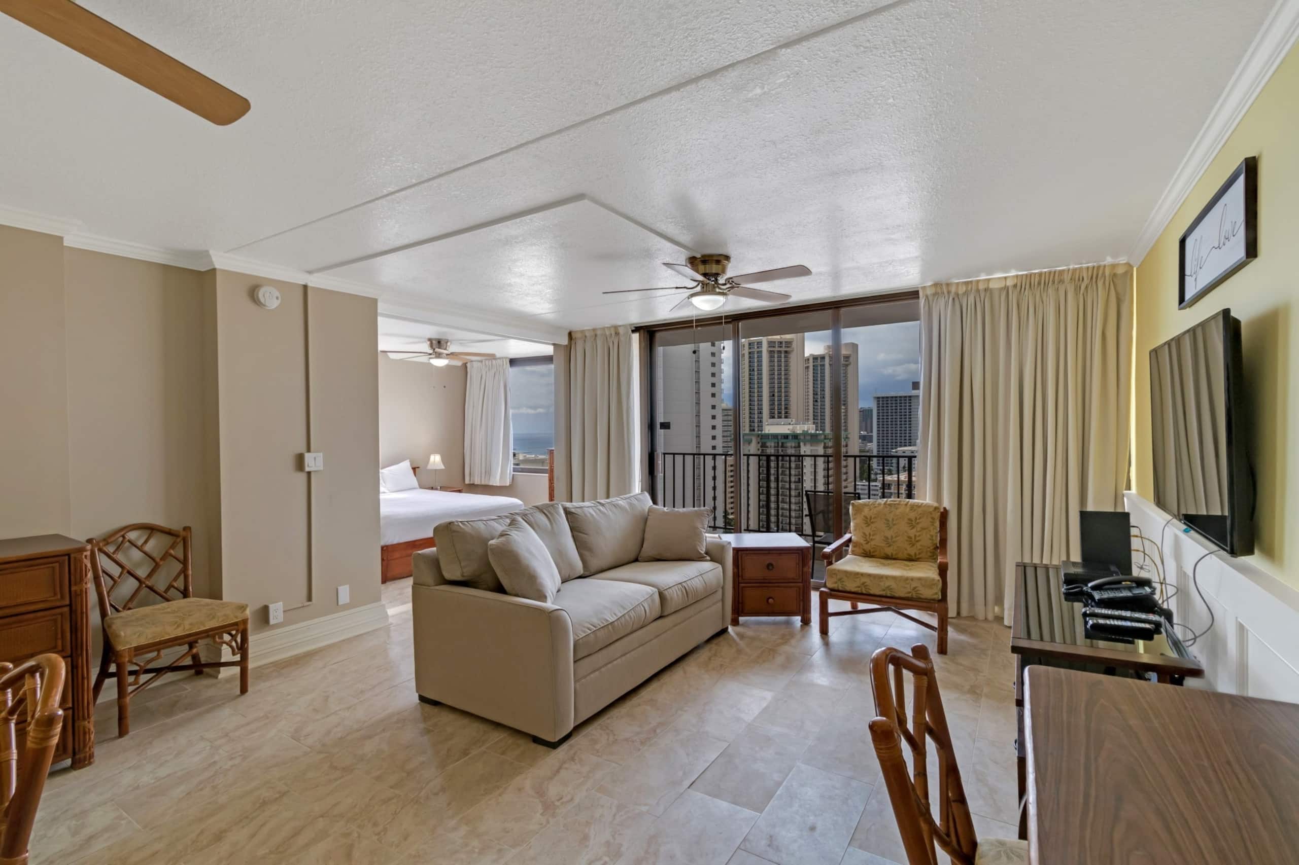 Condo in Honolulu · ★4.0 · 1 bedroom · 2 beds · 1 private bath - Image 8
