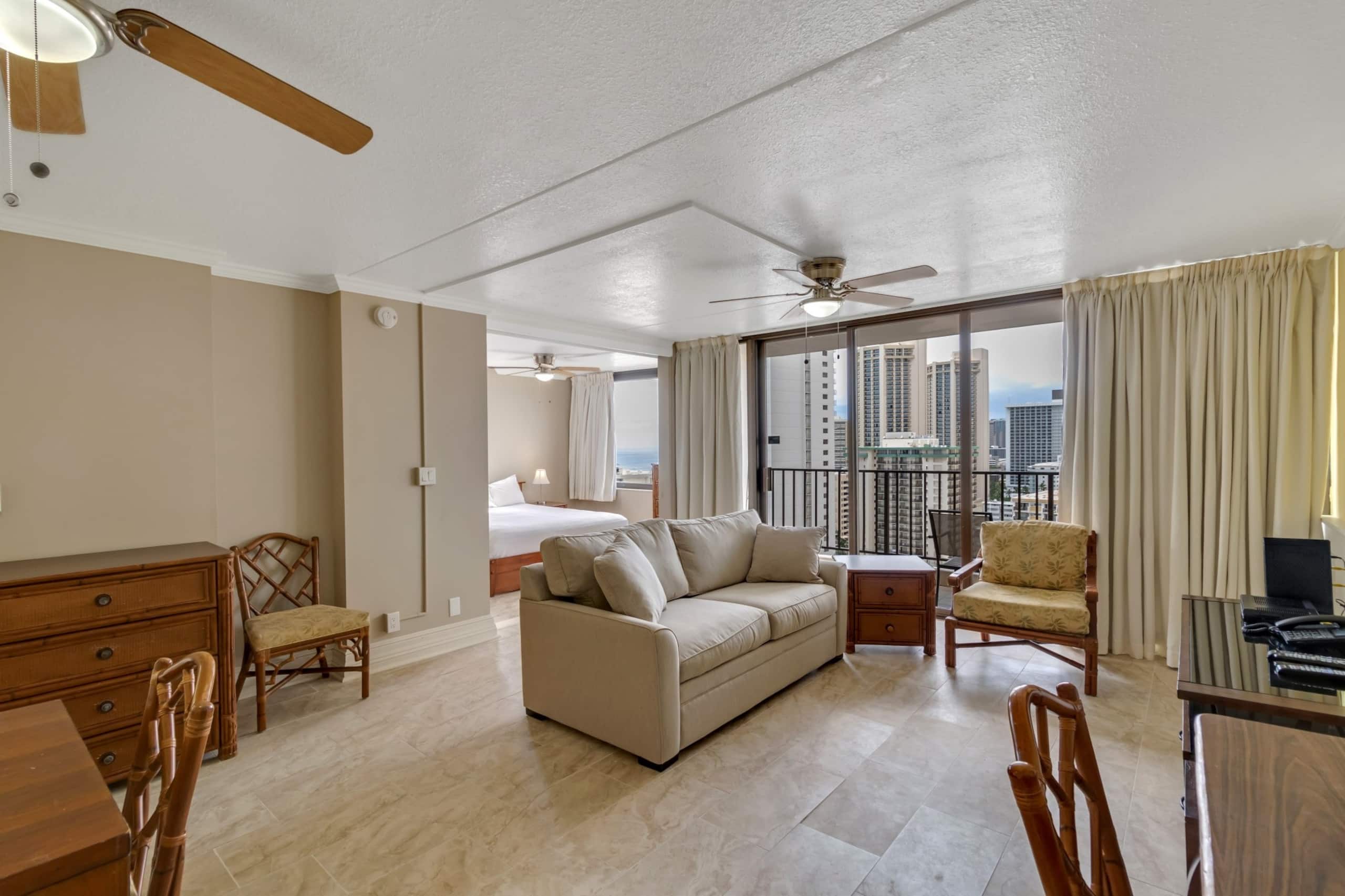 Condo in Honolulu · ★4.0 · 1 bedroom · 2 beds · 1 private bath - Image 15