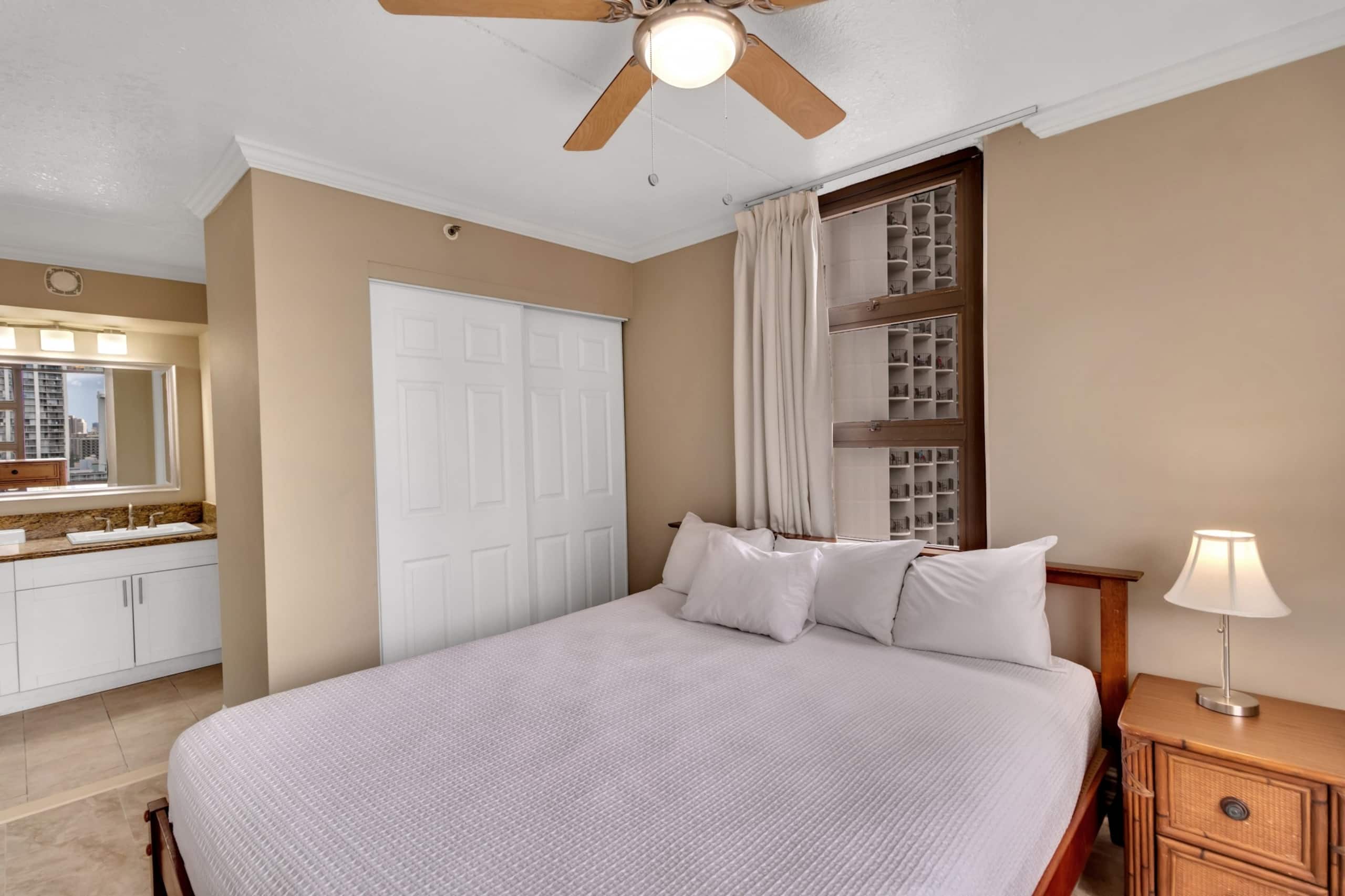 Condo in Honolulu · ★4.0 · 1 bedroom · 2 beds · 1 private bath - Image 16