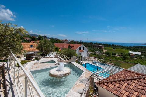 The Hidden Treasure Village 7-Bedroom Luxury Holid