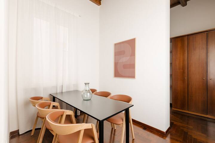 Sonder Piazza Venezia | Three-Bedroom Apartment gallery image 3