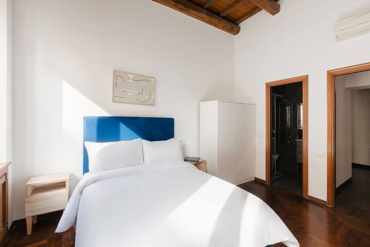 Sonder Piazza Venezia | Three-Bedroom Apartment gallery image 4