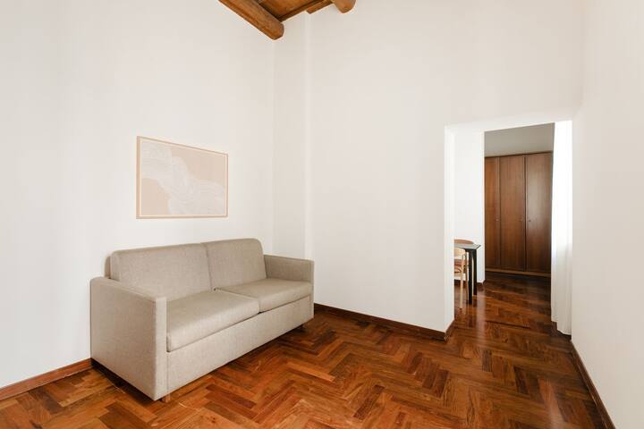 Sonder Piazza Venezia | Three-Bedroom Apartment gallery image 2
