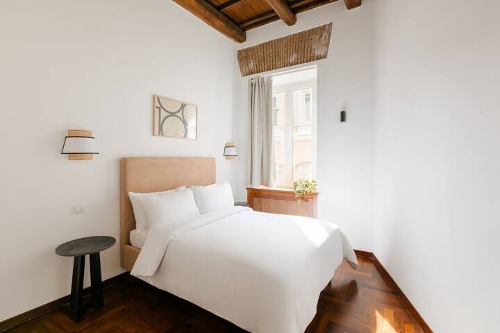 Sonder Piazza Venezia | Three-Bedroom Apartment gallery image 5