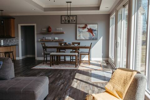 Stunner Golf Course View | Walkable to Club House