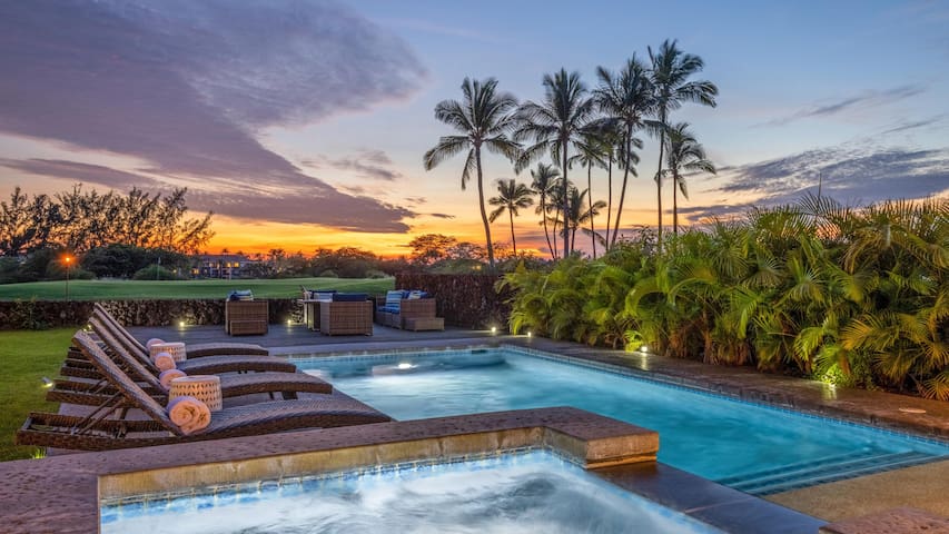 Luxe Golf Estate w/ Hilton Pool passes – Sleeps 10