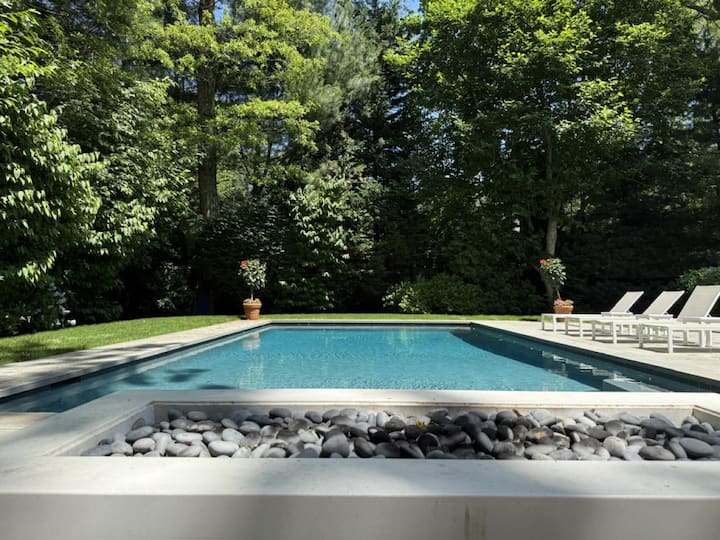 Amagansett Farmhouse Retreat - Pool Through Oct.