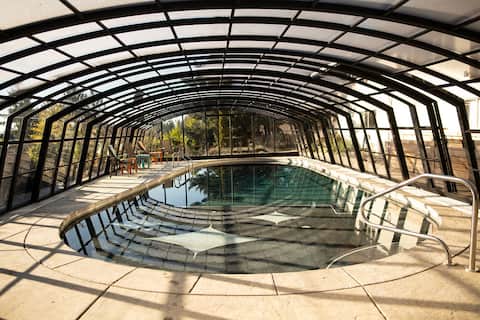 The Starburst Inn: Enclosed Heated Pool, Theater