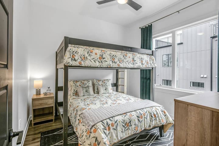 Bedroom 3 - Queen over Queen Bunk. Level 3.