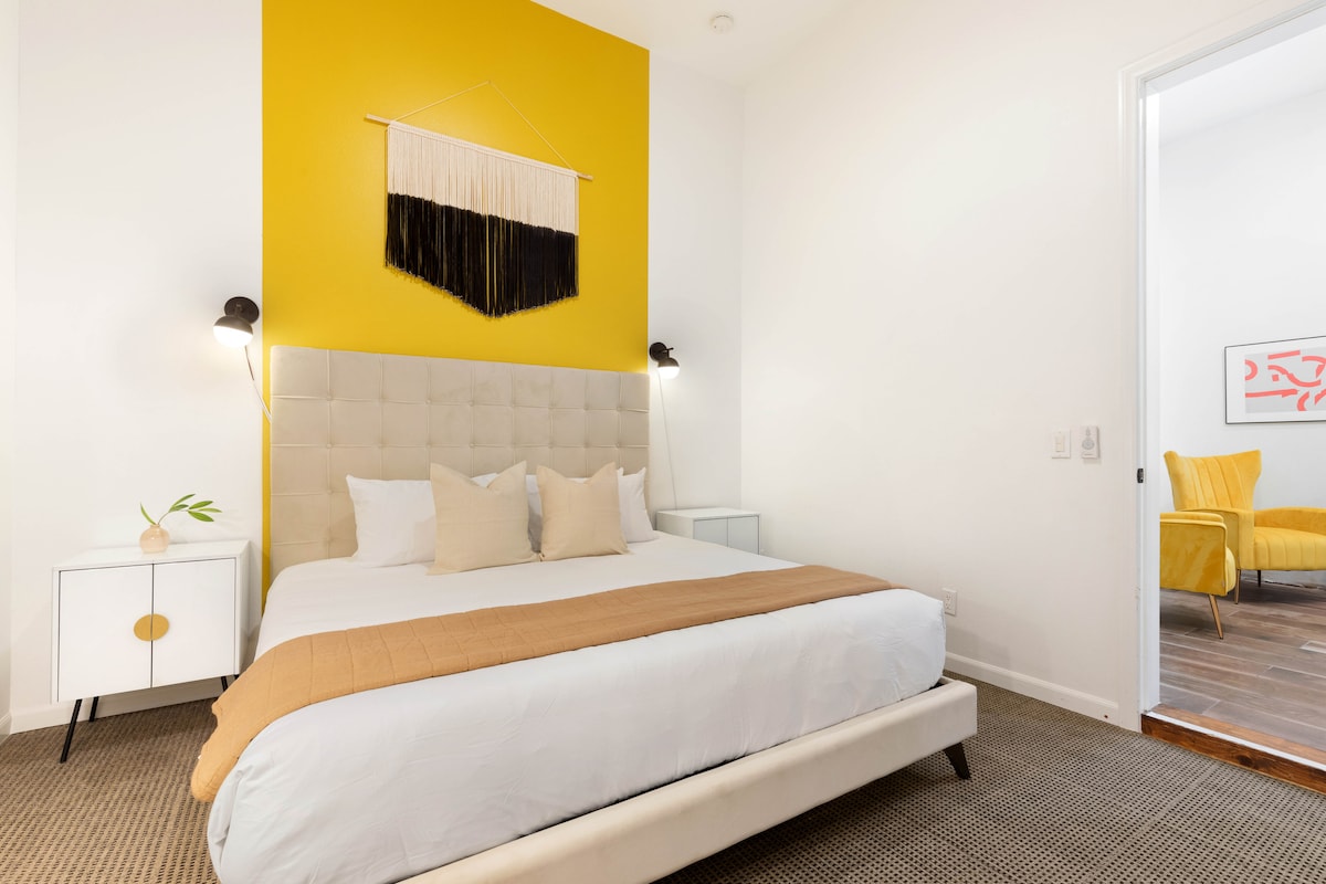 El dormitorio 8 cuenta con una cama tamaño king.