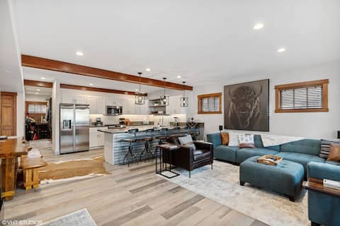 Successful Airbnb property: Best Location! Walkable|30 Min to GNP|5 Min Lake in Whitefish