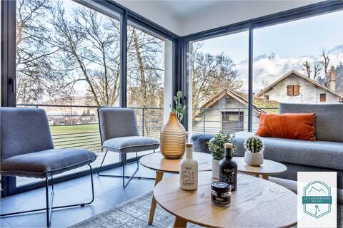 Villa on the shores of Lake Annecy