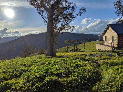 3 Bedroom, 1 Bathroom Mountain Log Cabin Cottage
