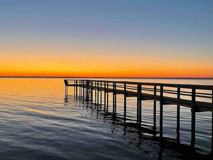 Pool, Hot Tub, Walk to Beach, Amazing Sunsets!
