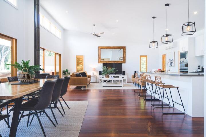 The Salt House – Sunday for Free gallery image 4