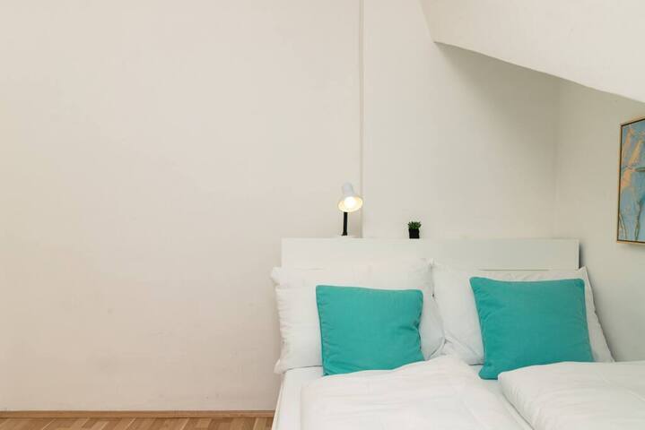 AirConditioned Central Top Floor 2-br Apartment gallery image 5