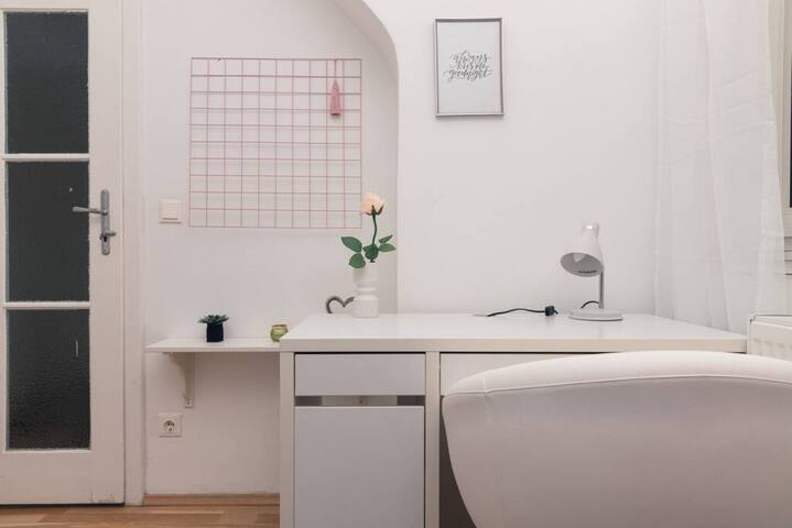 AirConditioned Central Top Floor 2-br Apartment gallery image 2