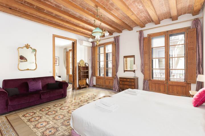 Charming Art Nouveau Plaza Catalunya gallery image 3