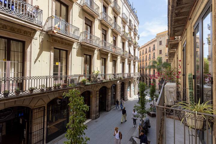 Charming Art Nouveau Plaza Catalunya gallery image 5